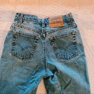 Excellent condition Levi’s mom jeans size 4